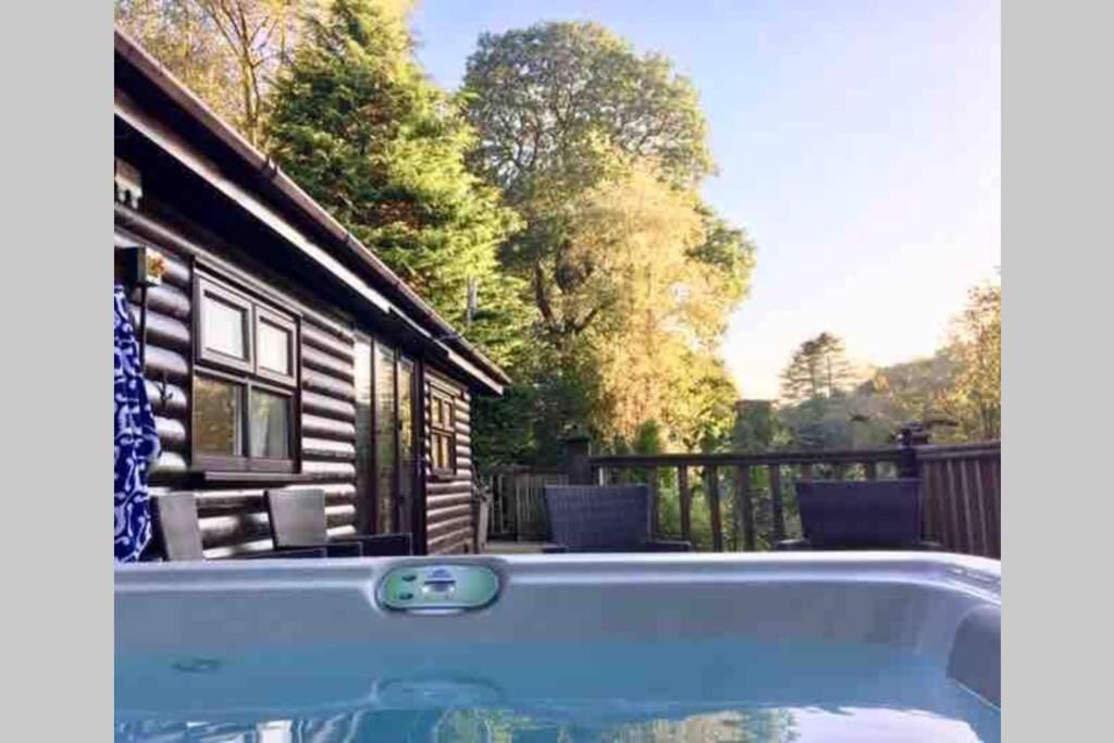Mistletoe One Luxury Lodge with Hot Tub Windermere