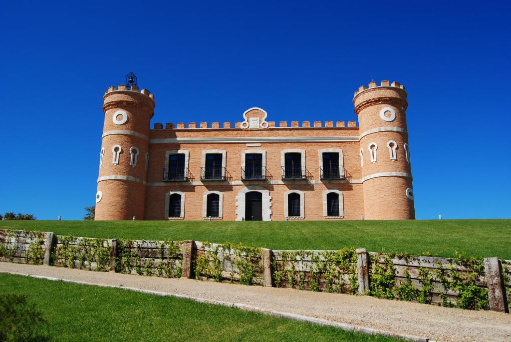 Castillo de Monte la Reina Posada Rural & Bodega