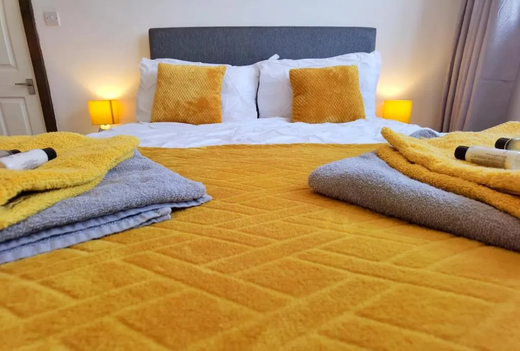 Spacious apartment available for essential workers and contractors Parking wifi, Southampton, Marea Britanie