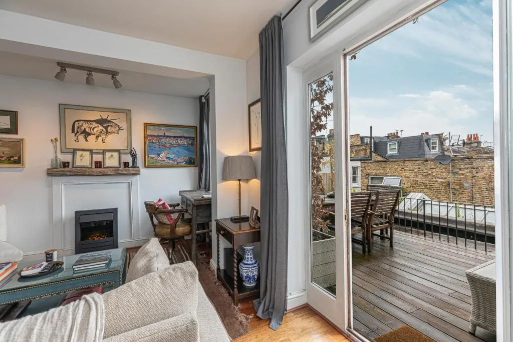 Stylish 2-bed flat w/ terrace near Battersea Park, Londra, Marea Britanie