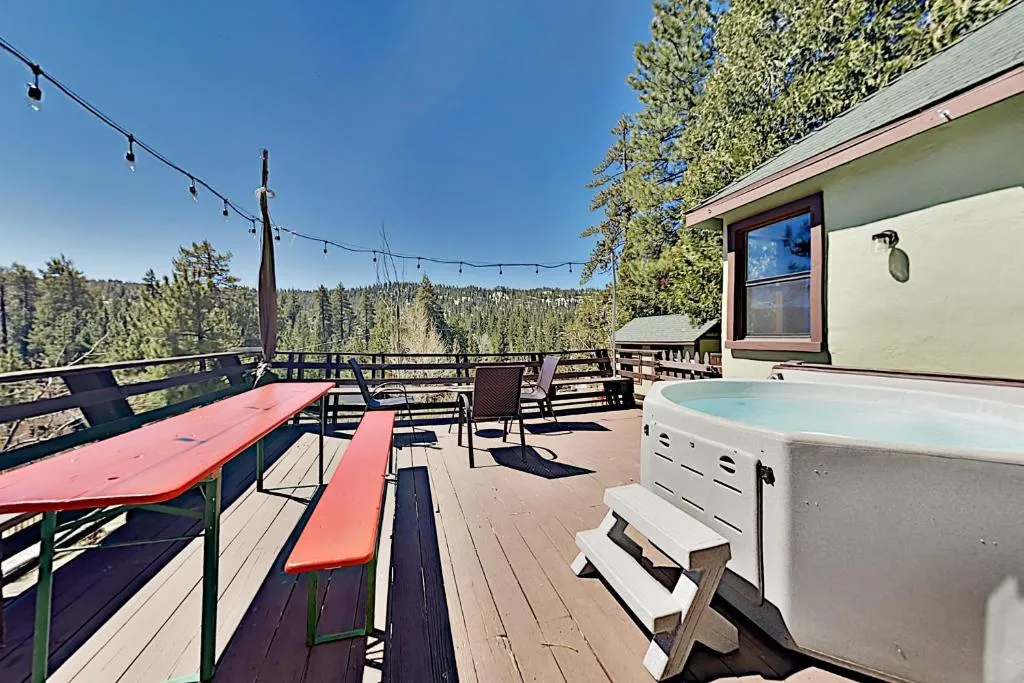 Incredible Restored Vintage Cabin with Hot Tub home, Big Bear Lake, Statele Unite ale Americii