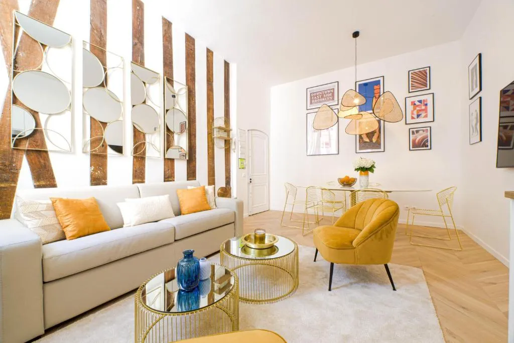 Luxury home in PARIS - Musée du Louvre, Paris, France