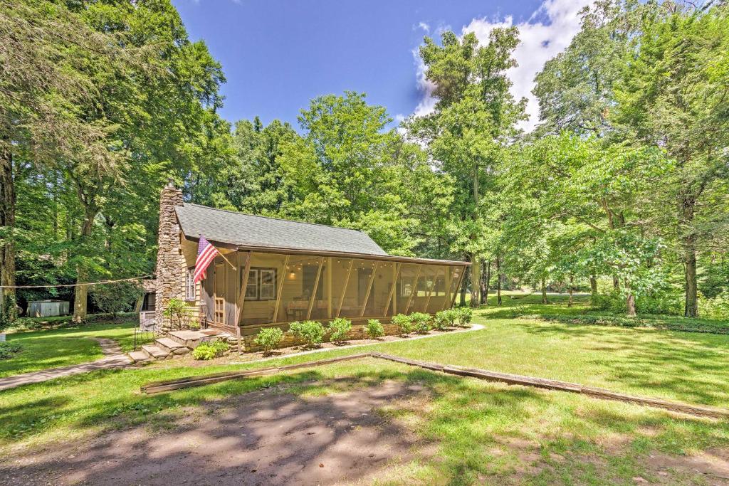 Cozy 2-Acre Historic Black Mountain Cabin with View!
