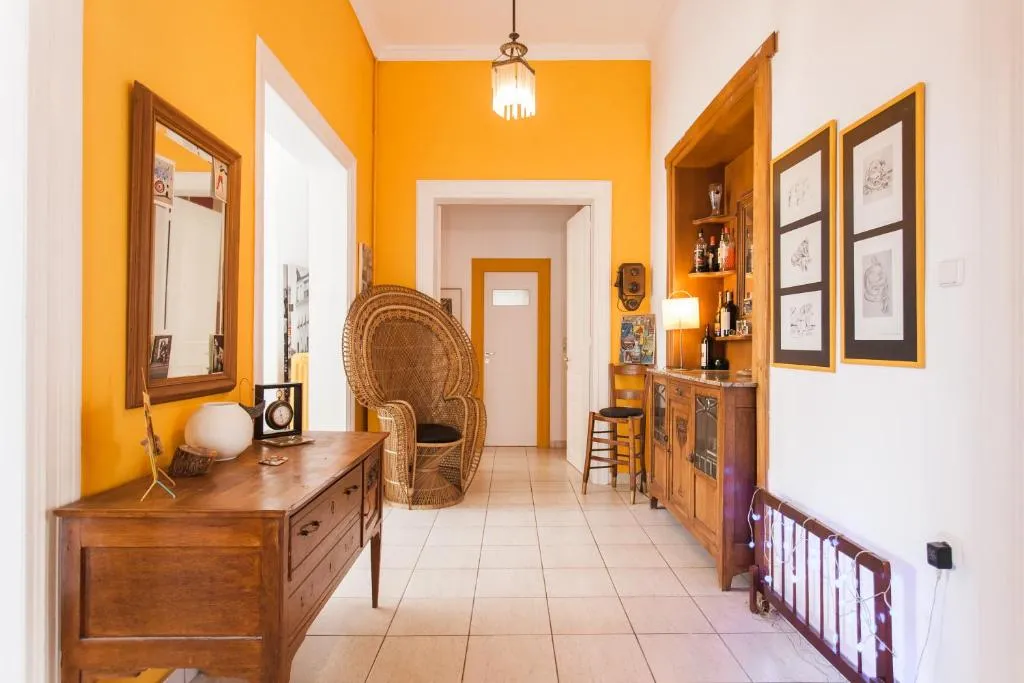 Historic House of 1924 next to Acropolis, Atena, Grecia
