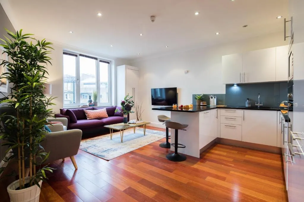 The Kensington Gardens - Modern & Bright 2BDR Flat, London, United Kingdom
