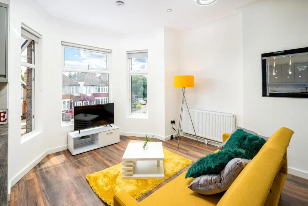 Luxurious 4 Bedroom -3 Bathroom - Serviced Apartment PRIVATE PARKING, Londra, Marea Britanie