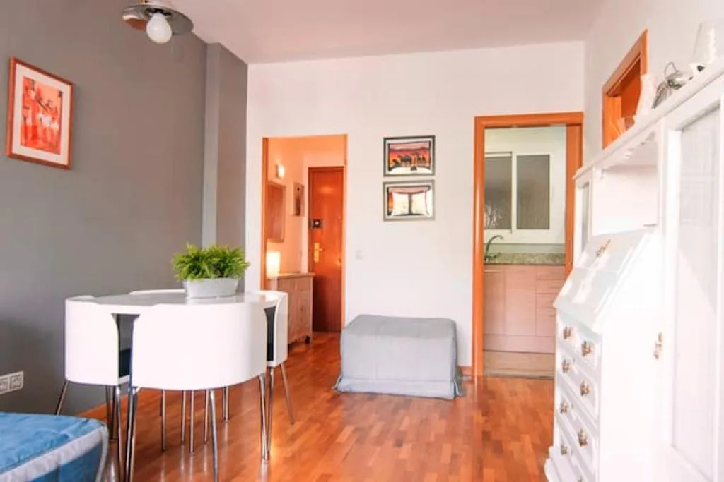Apartment with one bedroom in Barcelona with WiFi 3 km from the beach, Barcelona, Spania