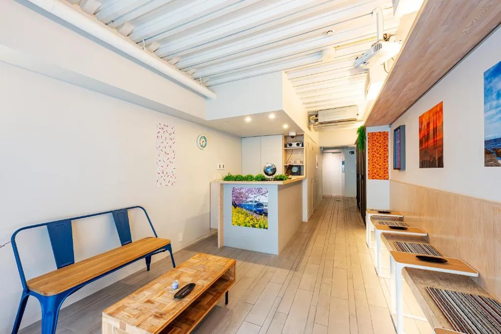 plat hostel keikyu asakusa station, Tokyo, Japan