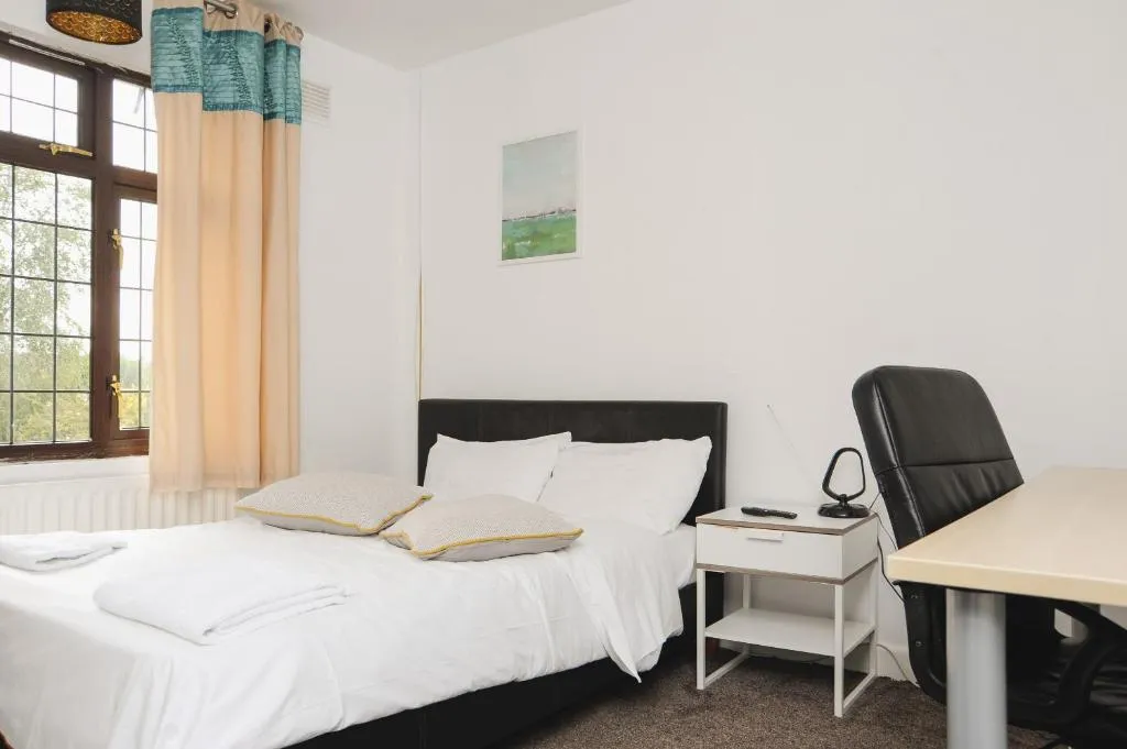 Coventry Deluxe Rooms by Paymán Club, Bastia, United Kingdom