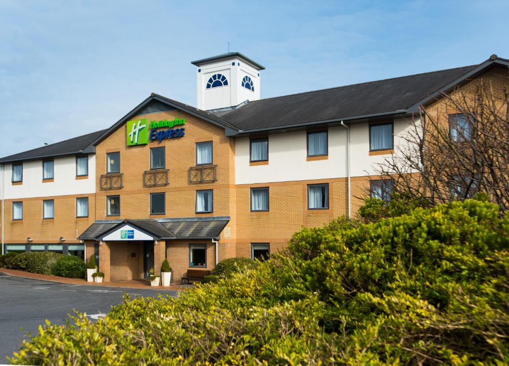 Holiday Inn Express Swansea East, an IHG Hotel