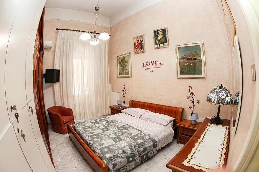 New House Residence, Napoli, Italia