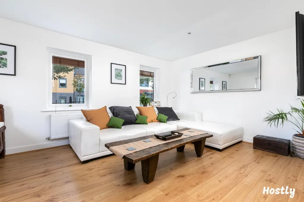 Elephant Court - Comfortable, spacious house with parking, Reading, Marea Britanie