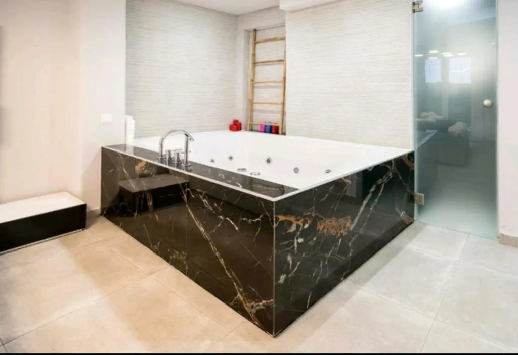 Romantic Jacuzzi Apartment, Atena, Grecia