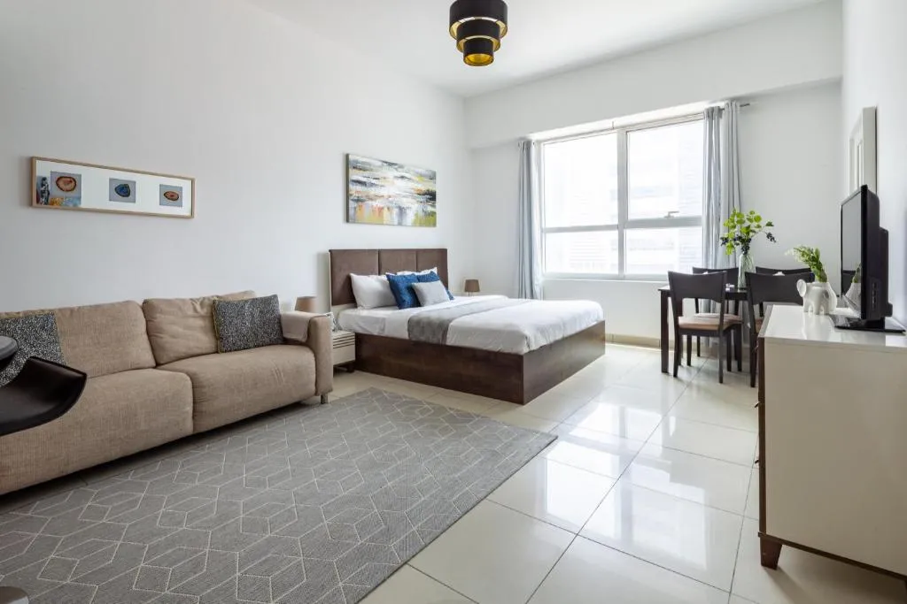 Frank Porter - Armada Tower, Alantos, United Arab Emirates
