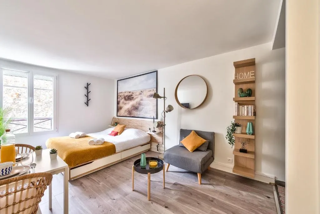 New Classy Studio near les Champs-Elysees Paris, Paris, France