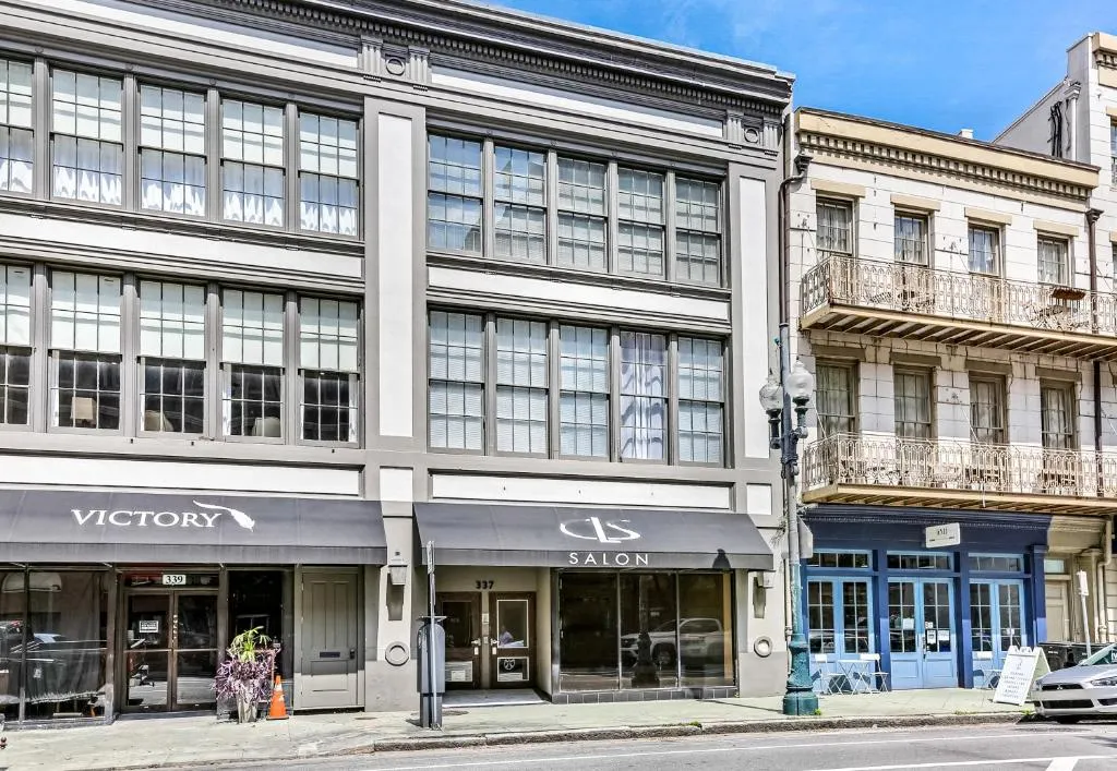 Hosteeva Huge 4-bedroom, 2-living room Condo in the Heart of New Orleans, New Orleans (LA), United States