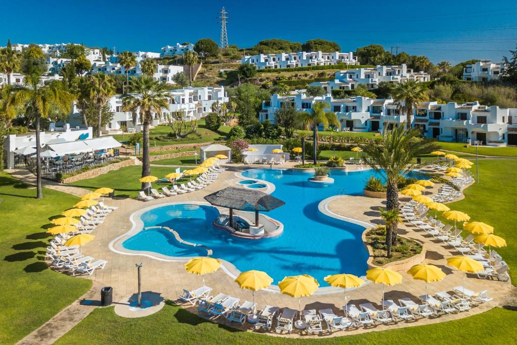 30 Dreamy Luxury Algarve Resorts 31 Clube Albufeira Garden Village image