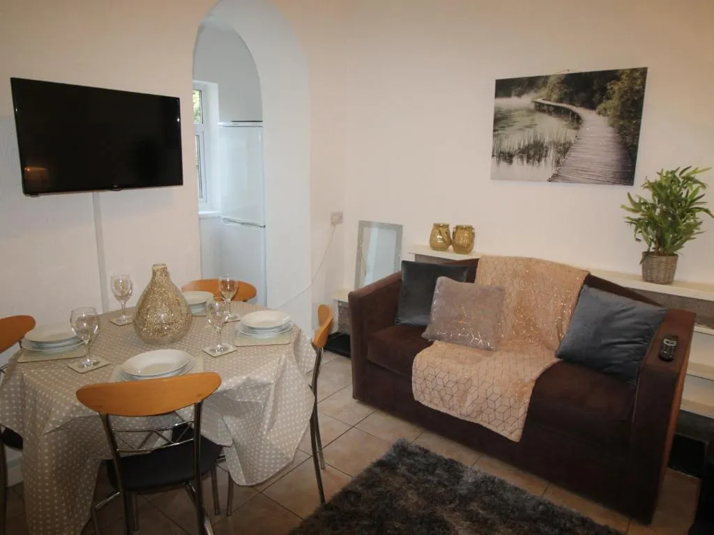 4 Bedroom House 10 Mins from J32 of the M4 nr Cardiff, Cardiff, Marea Britanie