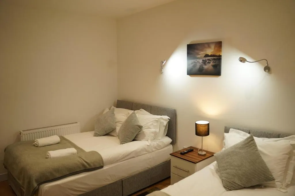 Serviced Property Plymouth, Plymouth, United Kingdom