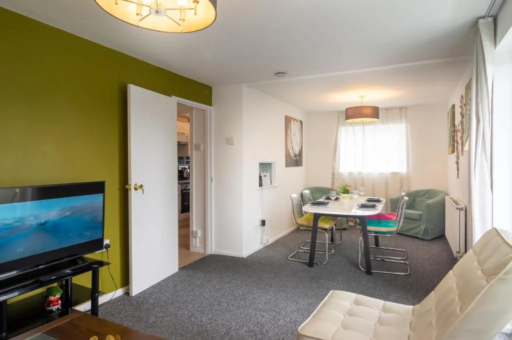 PickThePlace 3-bedroom Plymouth apartment, Plymouth, United Kingdom
