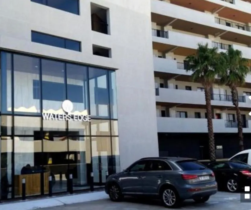 Modern spacious 2 bedroom.in Waters Edge Apartments next to Canal Walk, Cape Town, South Africa