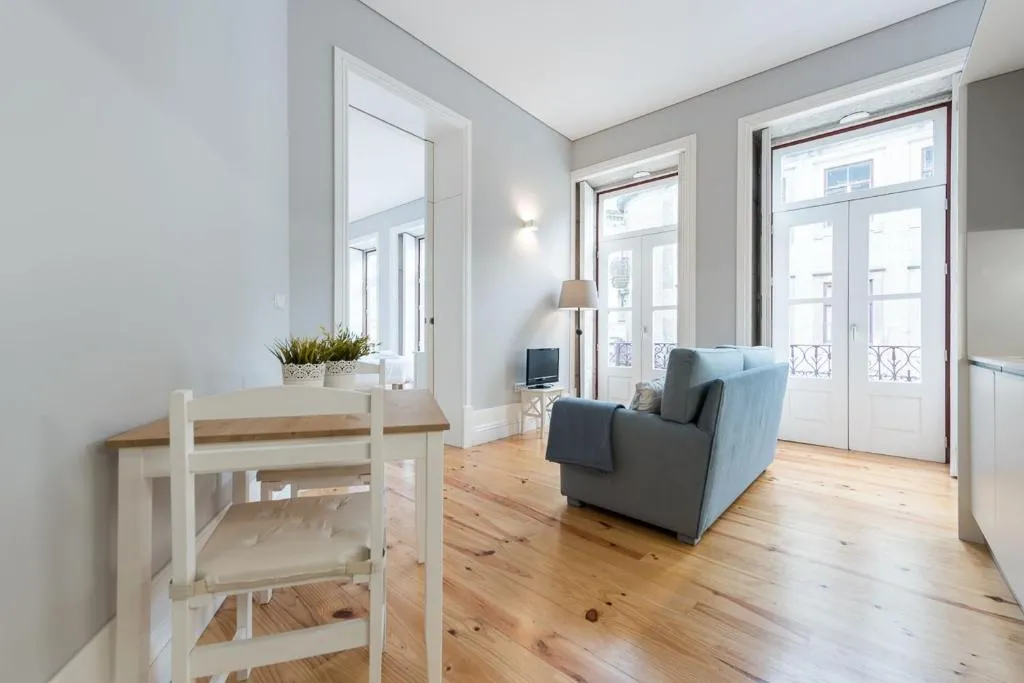 LovelyStay - Porto Windows with AC by central station, Porto, Portugal