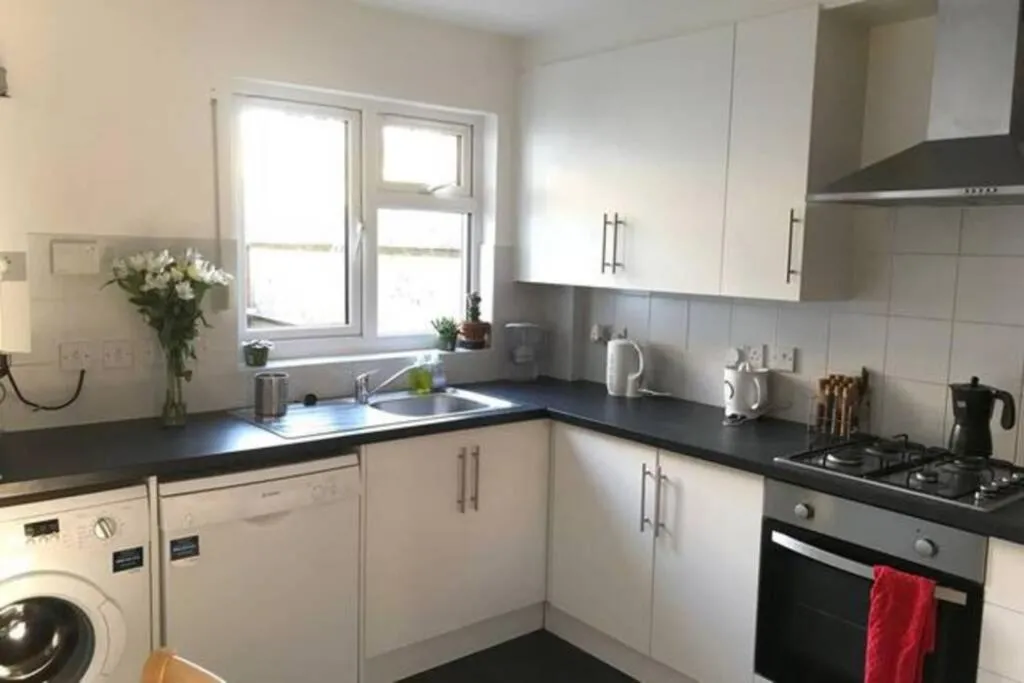 Bright house close to Tower Bridge, Londra, Marea Britanie
