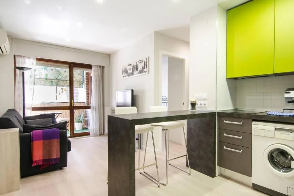 Cozy 1BD Well located Apt with TERRACE, Madrid, Spania