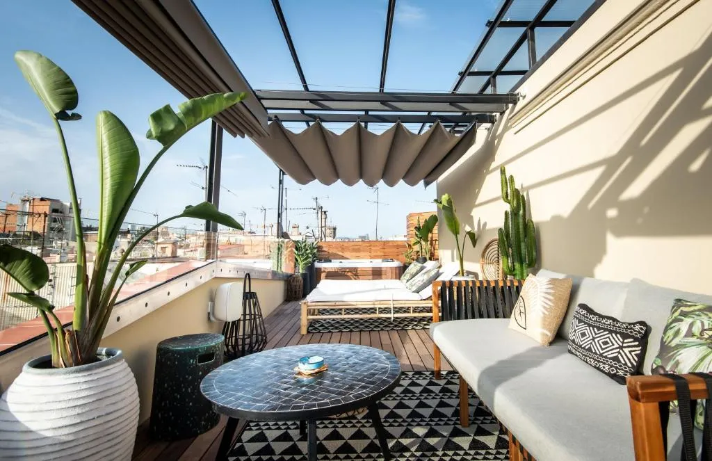 Amazing new apartment with rooftop jacuzzi, Barcelona, Spania