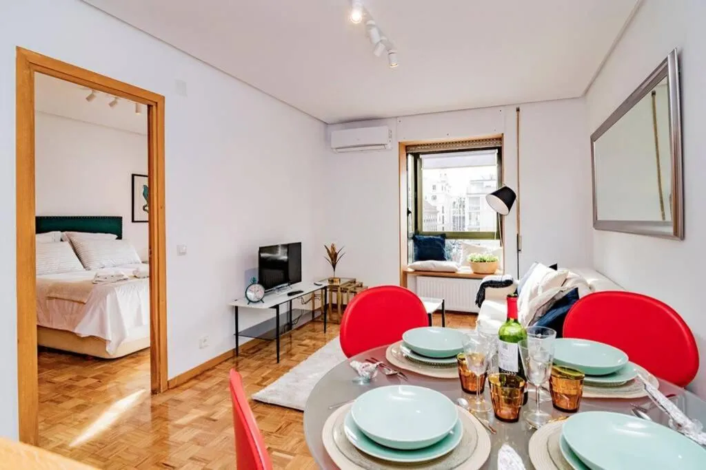 Maravilloso Apartamento Plaza Pedro Zerolo - Gran Vía, by Batuecas, Madrid, Spania