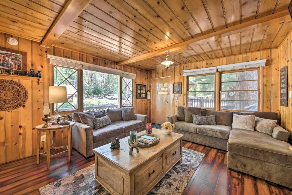 Pet-Friendly Cabin - 5 Min to Big Bear Lake!, Big Bear Lake, Statele Unite ale Americii