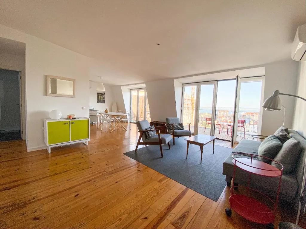 Big terrace apartment-Graça, Amadora, Portugal
