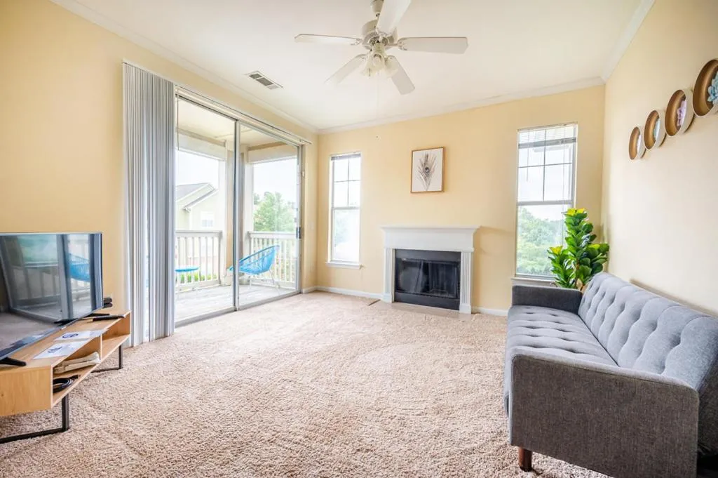 Viagem - Durham - Stylish 2BR With Patio & Pool, Blands (NC), United States