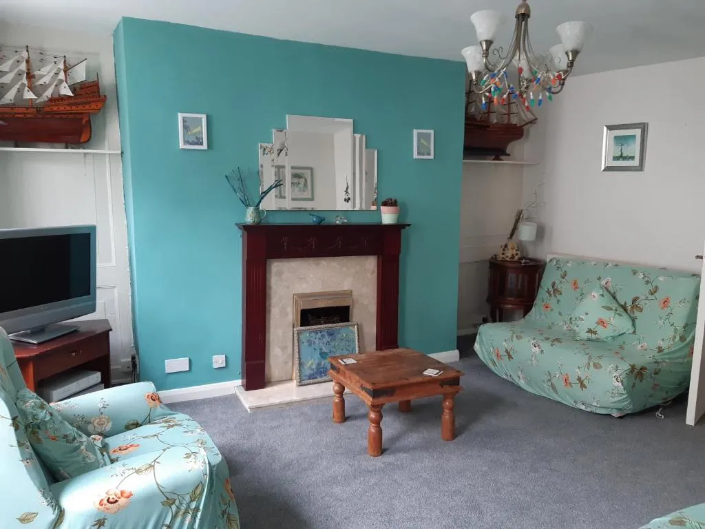 Kikas Place; cobbles and cobles close-by, Whitby, Marea Britanie