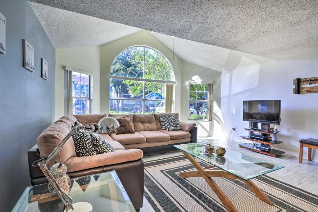 Bright Kissimmee Condo Less Than 6 Miles to Disney!, Kissimmee, United States