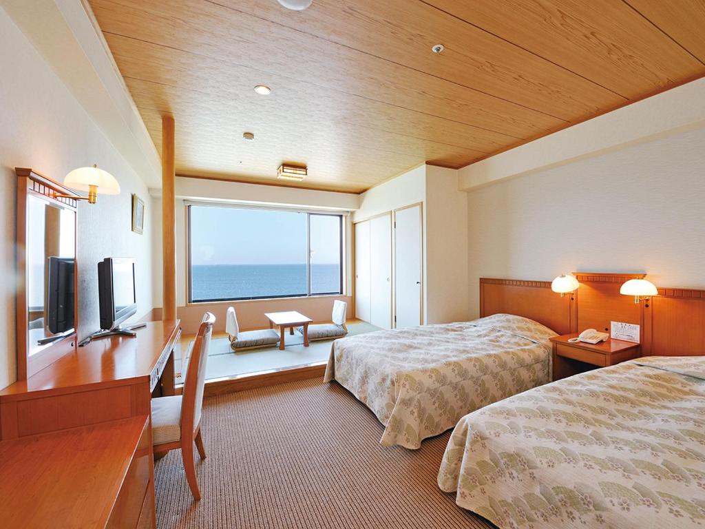 Ryugujo Spa Hotel Mikazuki Ryugutei thumbnail 2
