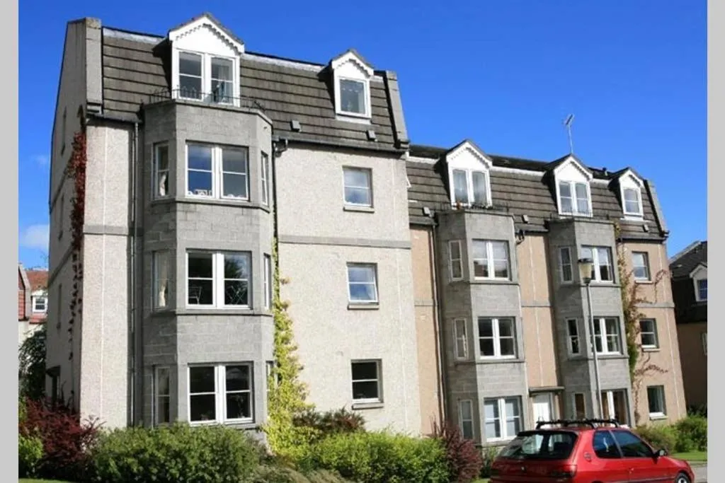 Ferryhill Apartment - Central Location with Private Parking, Aberdeen, United Kingdom