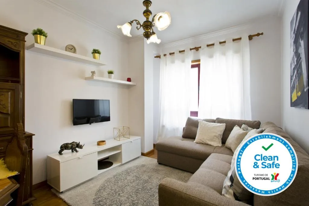 Rustic Bright Flat with Netflix - City Centre, Porto, Portugal