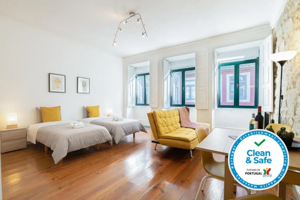 4 Modern Studios with Terrace - Walk Everywhere, Porto, Portugal