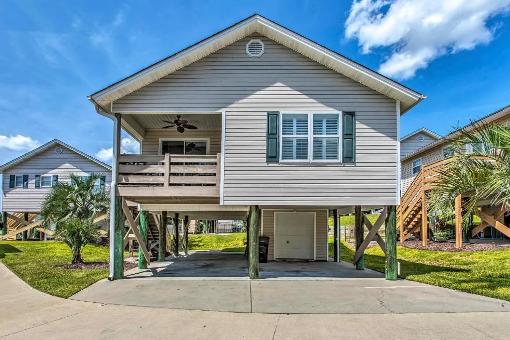 Coastal Cottage with Pool Access, Walk to Beach, Myrtle Beach, Statele Unite ale Americii