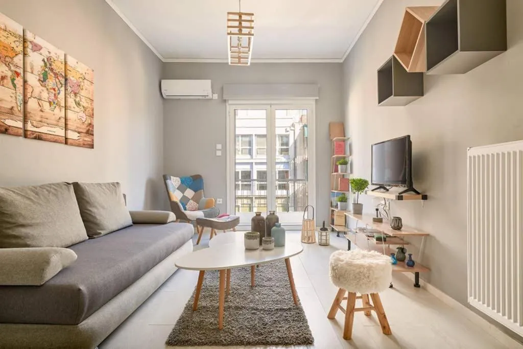H&M Athens Apartment /1min from metro, Athens, Greece