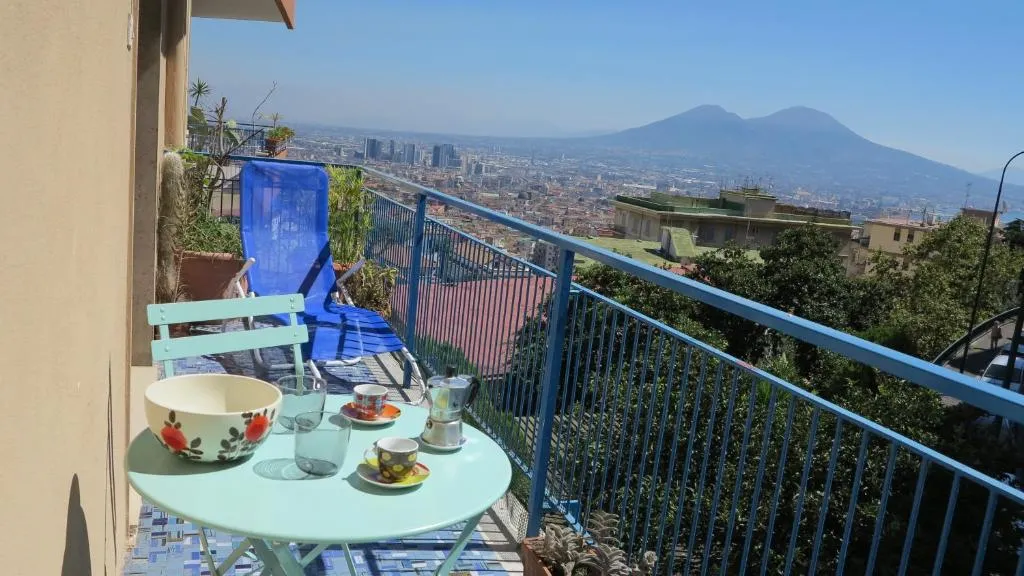 Confortevole e panoramico appartamento, quartiere Vomero, Napoli, Italia