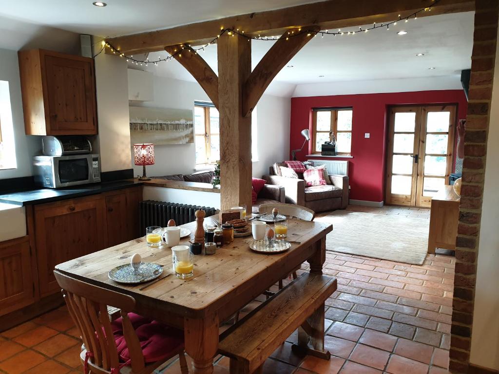 Delightful cottage on the River Adur close to Brighton & the Downs no dogs sorry