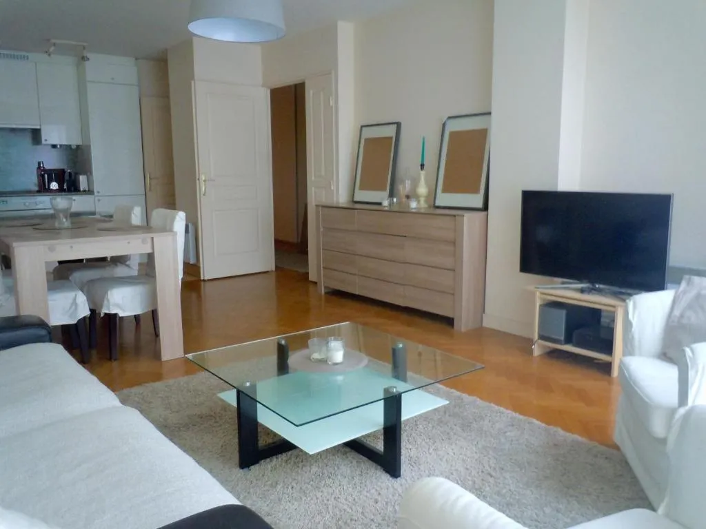 Champs Elysées Cosy 2 bedrooms flat, 80m2, Paris, France