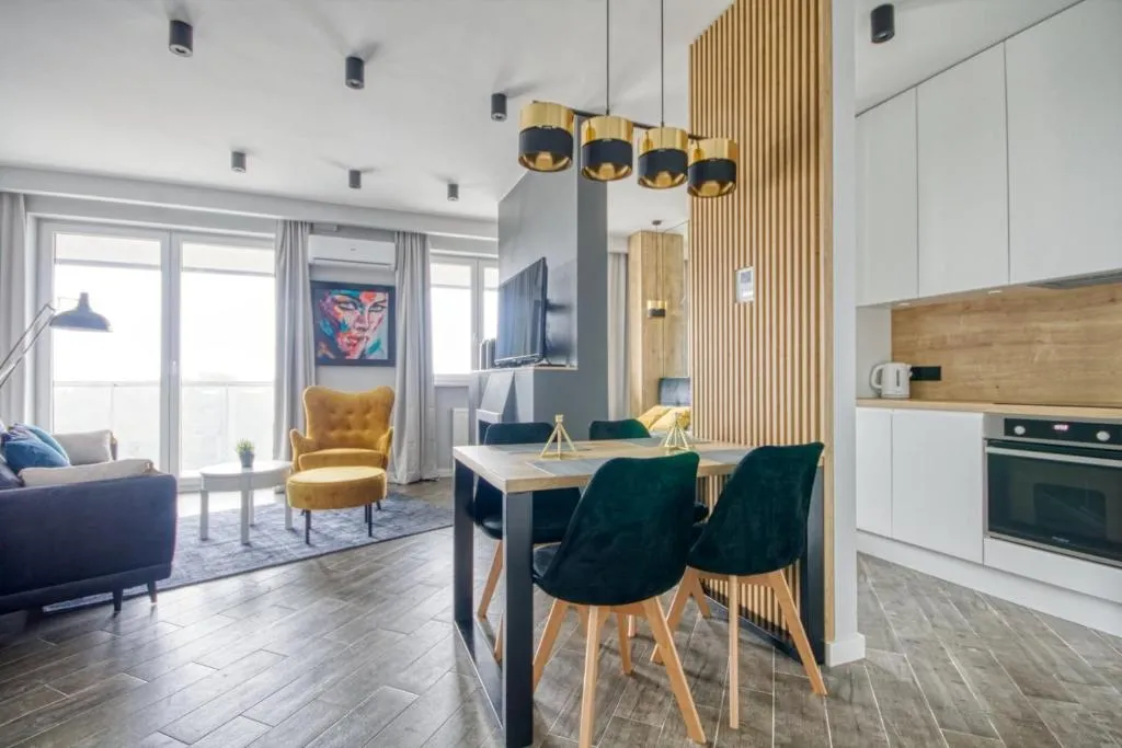 VIVE: fancy air-conditioned studio, free Parking, Metro, Warsaw, Poland