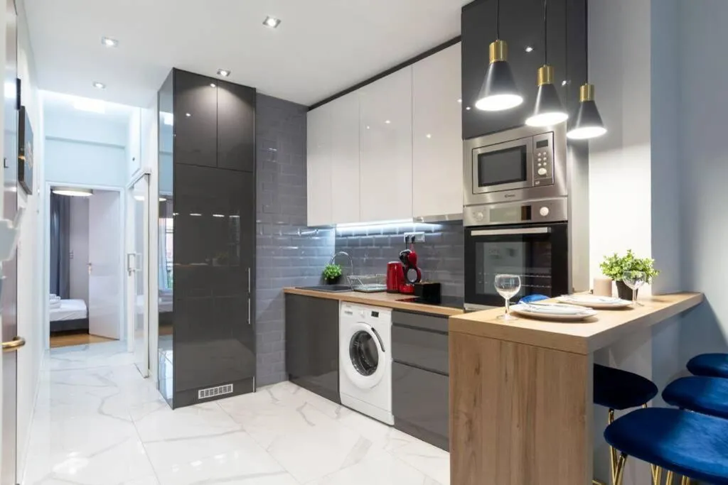 Modern and luxury 5th floor apt in Kallimarmaro, Athens, Greece