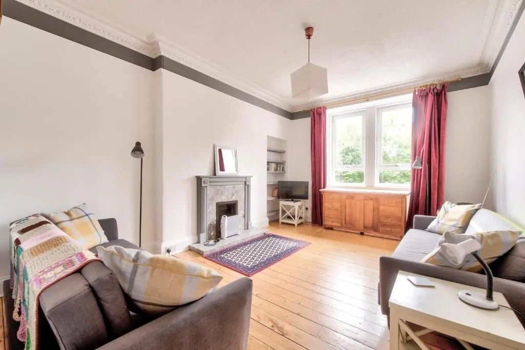 Vibrant Leith Flat for 3 people - cosy great location!, Edinburgh, United Kingdom