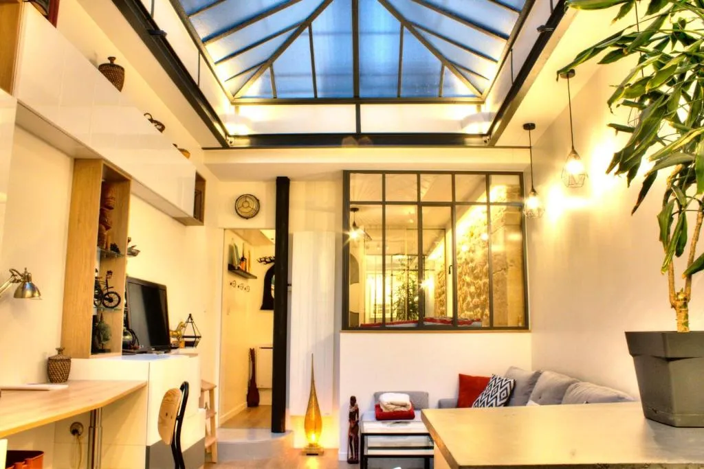 Former art studio under glass roof in Strasbourg St-Denis Paris Welkeys, Paris, France