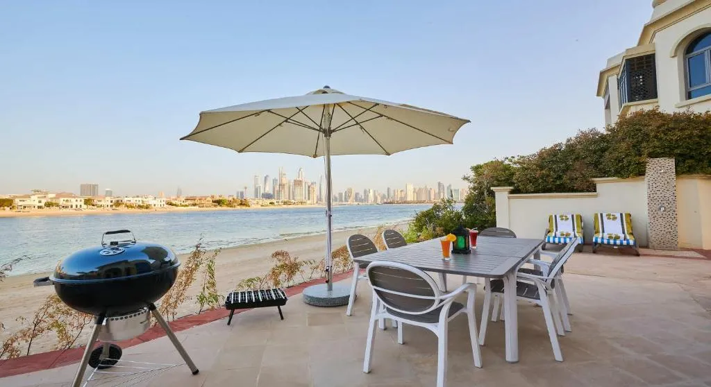 Rose Dream - 5 Bedrooms Palm Villa on the beach with private pool, Dubai, Emiratele Arabe Unite