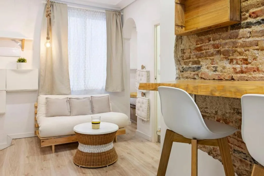 Space-saving Designer Apartment with One Bedroom in Chamberí, Madrid, Madrid, Spania